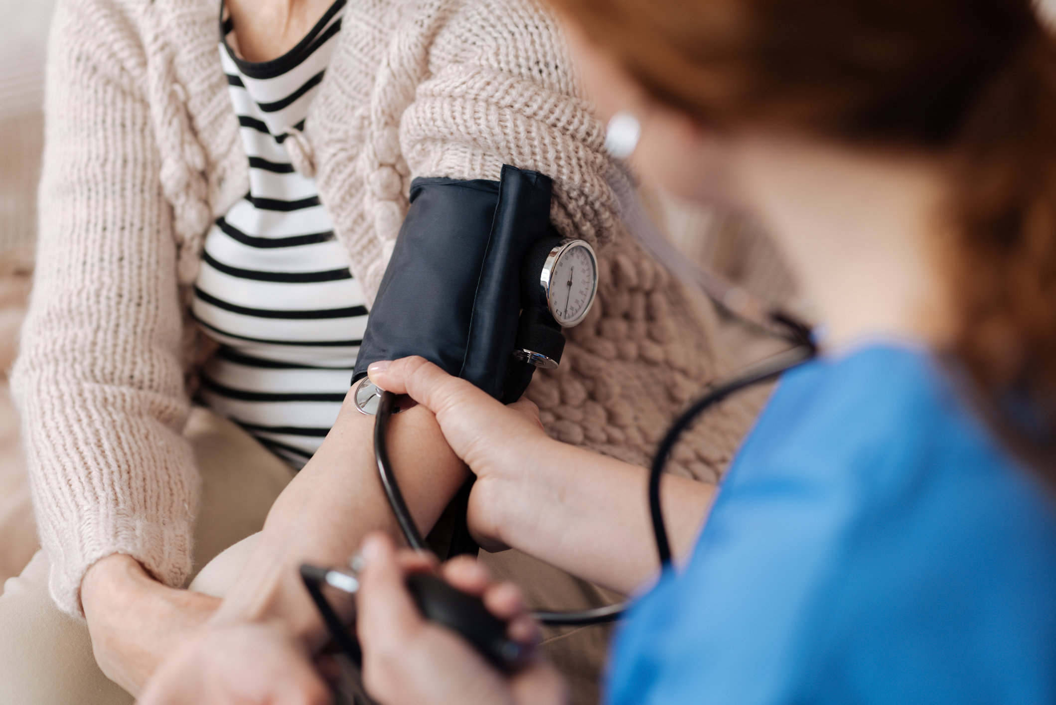 Что помогает при низком кровяном давлении? Симптомы низкого давления