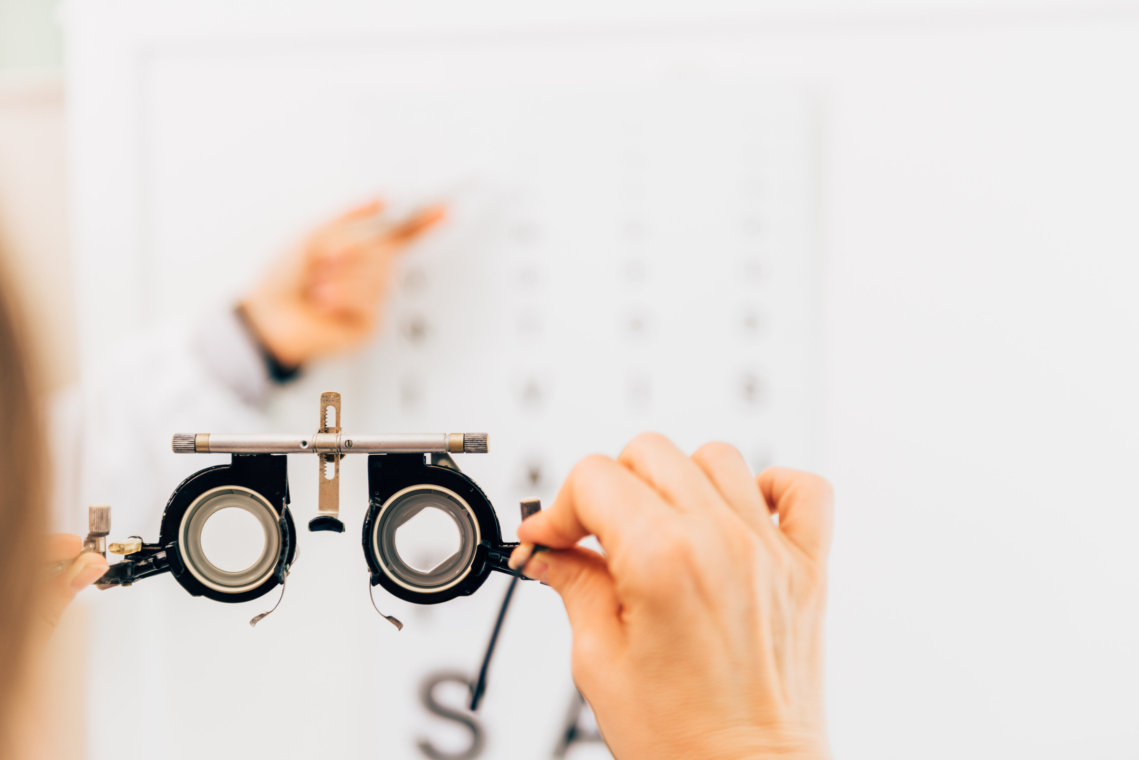 Закупорка слезных каналов: что это, симптомы и лечение