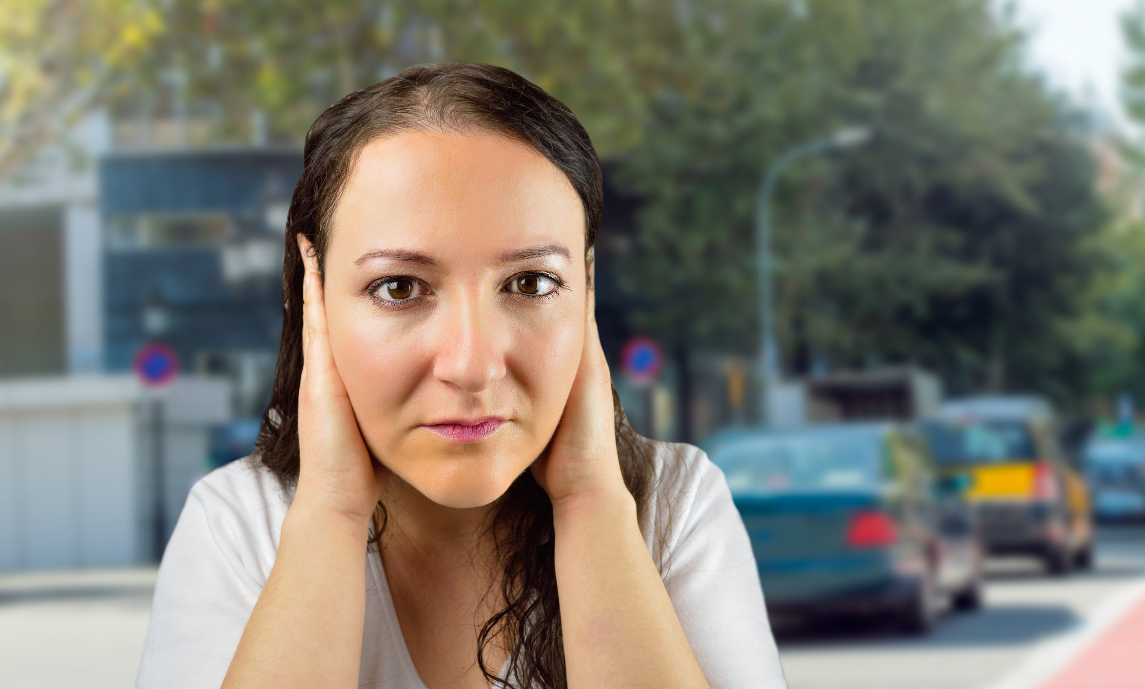 Заложенность уха: что это, симптомы, причины и лечение