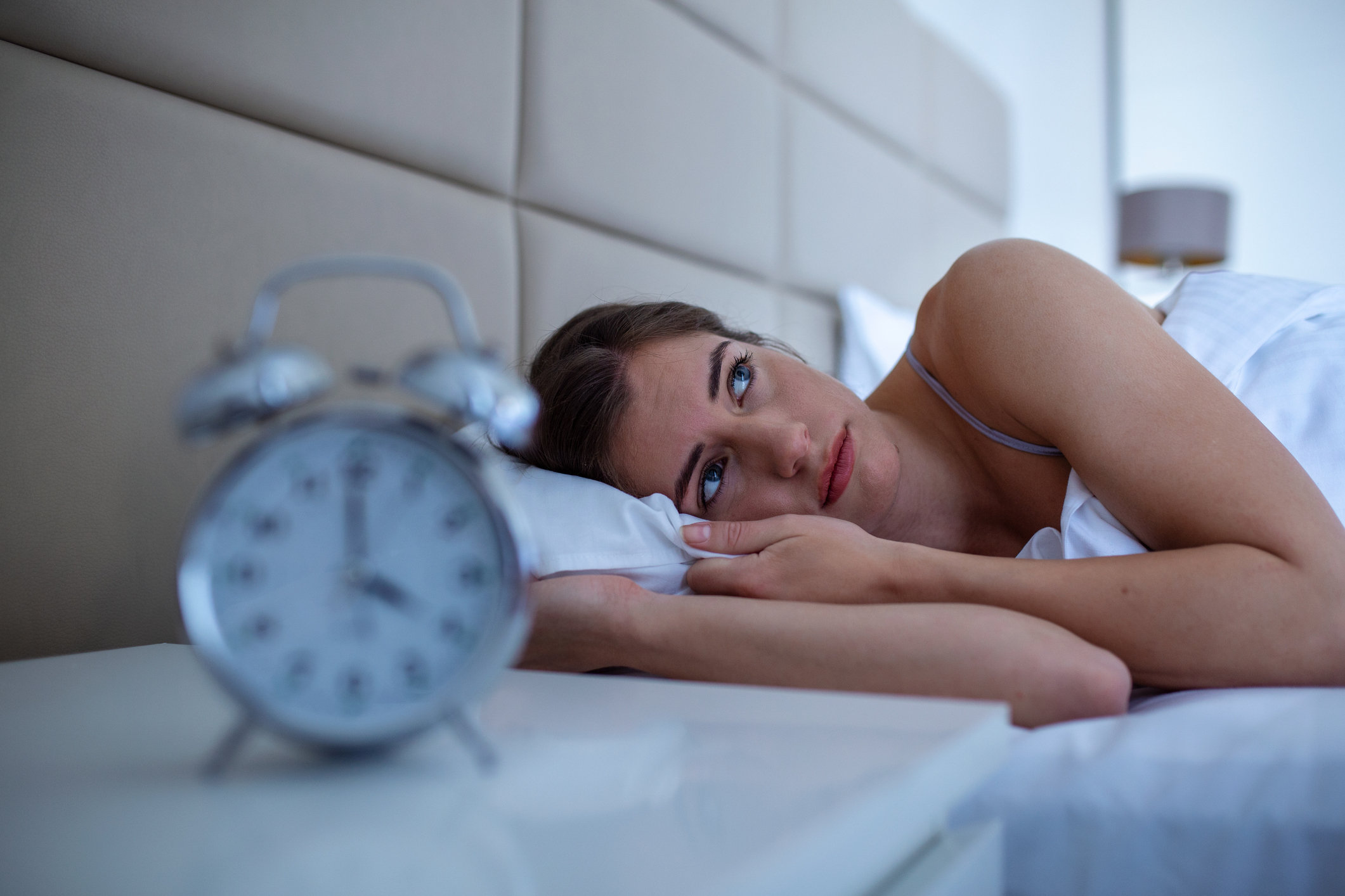 Бессонница (инсомния): что это, причины, симптомы, лечение