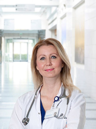 Эсра Сёнмез